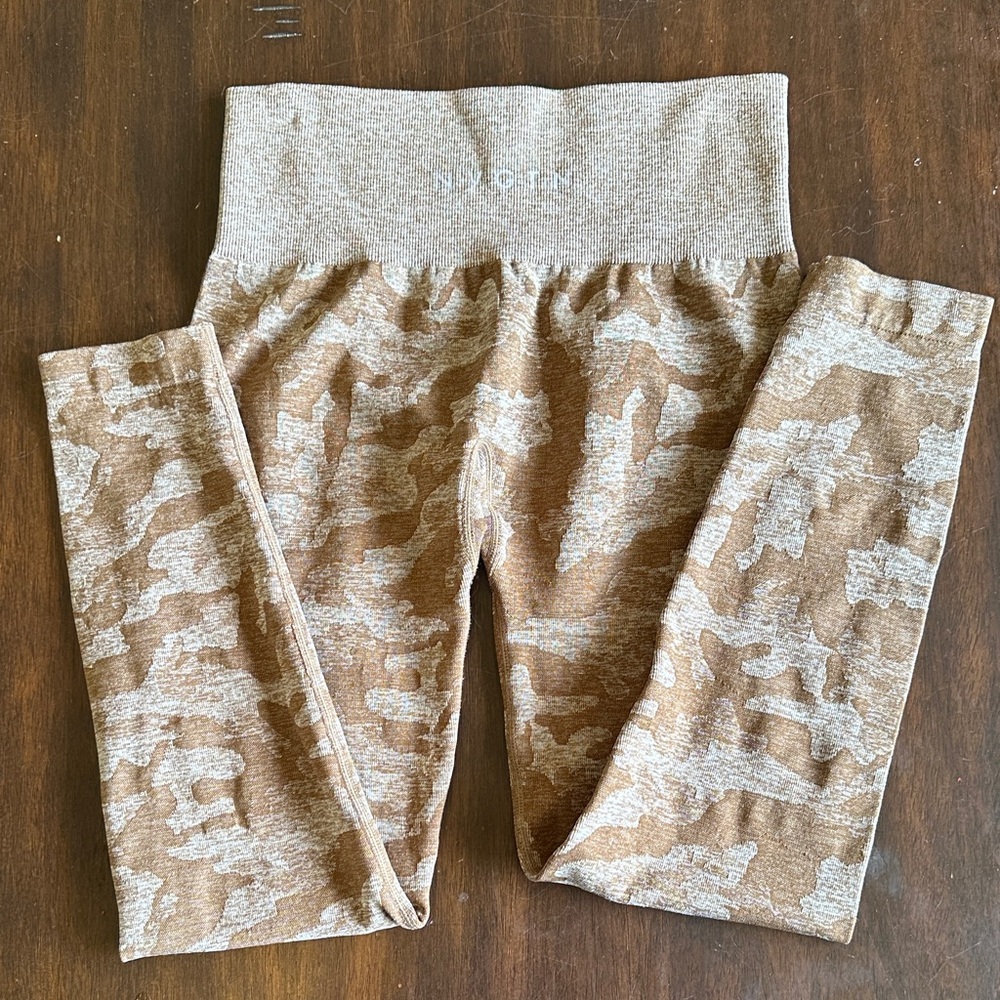 NVGTN Women’s Camo Leggings - Brown